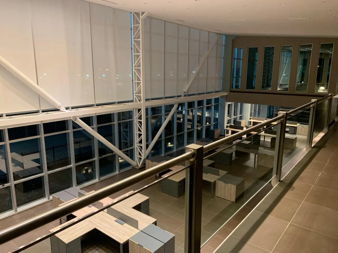 Oficinas finalizadas con vista a mezzanine